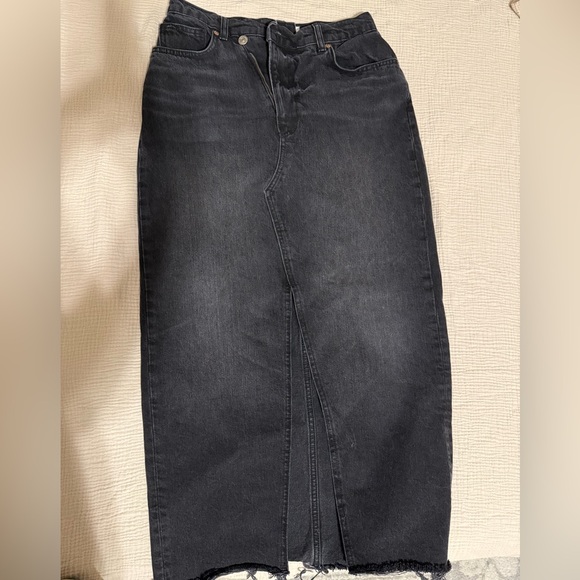 Reformation Nila denim maxi skirt in size 27. Never worn. Excellent condition. - Picture 4 of 5